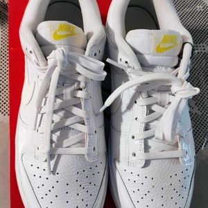 WMNS 10/ MNS 8.5 NIKE DUNK LOW
